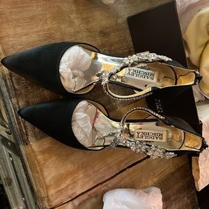 Badgley mischka satin heels- never worn